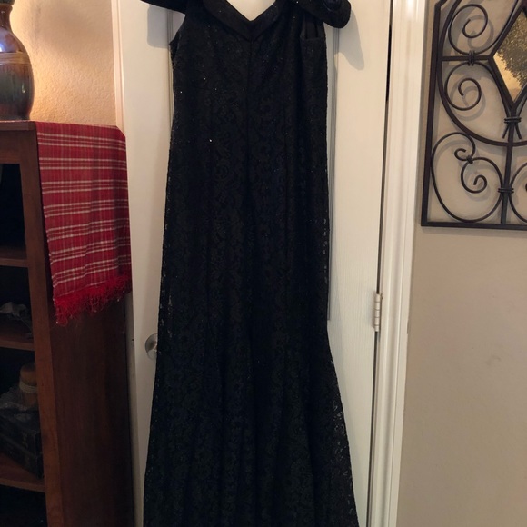 Black RM Richards lace evening dress - Picture 3 of 3